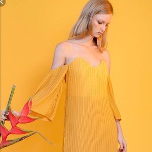 Elliatt Off-Shoulder Marigold Dress